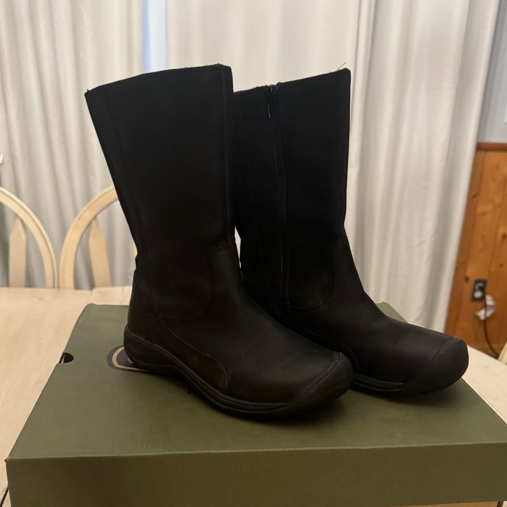 Keen Presidio II Boots.  Size 5.  Black. Worn a couple times.